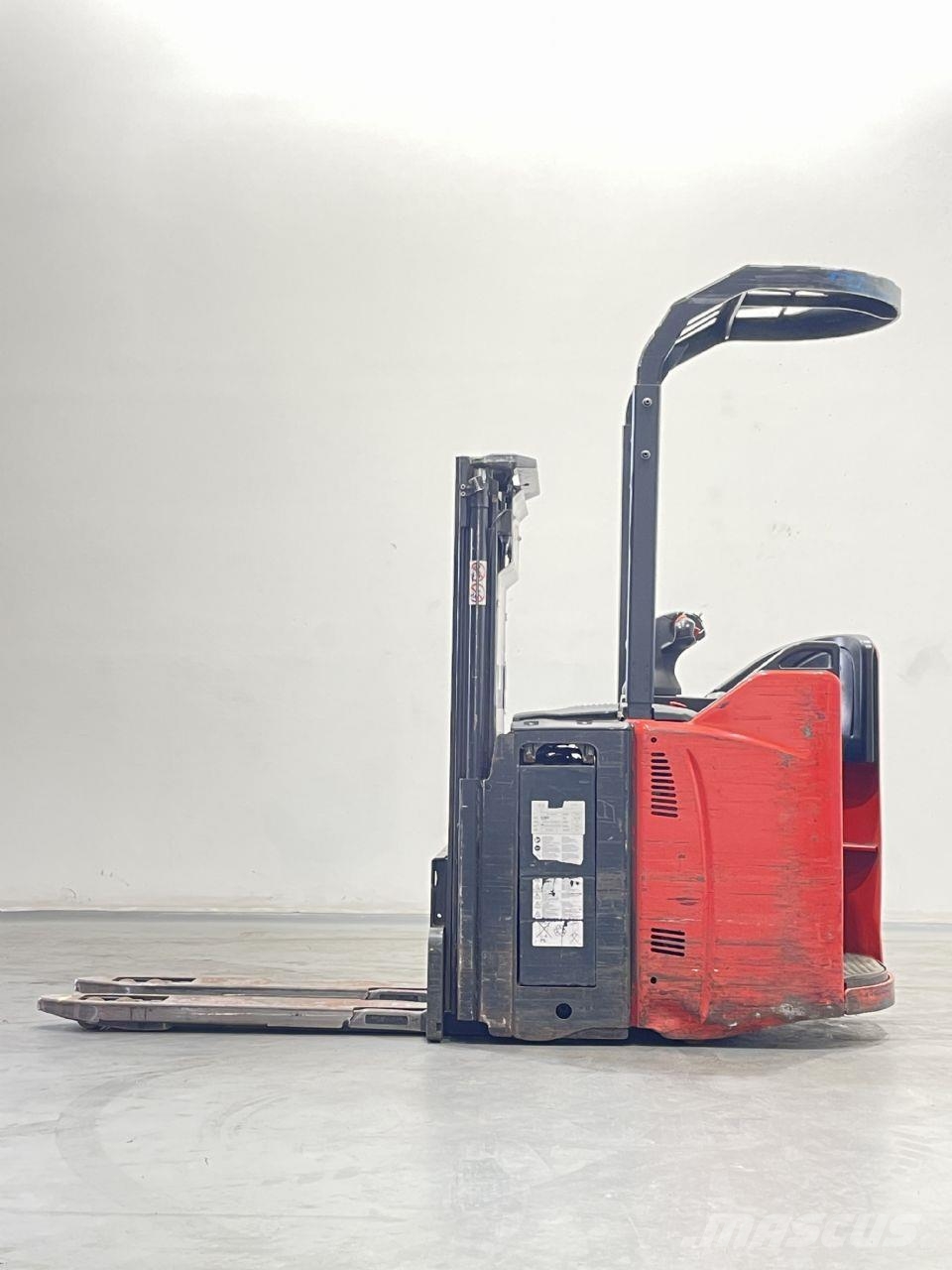 Linde D12SP-133 معدات التكديس الجوالة
