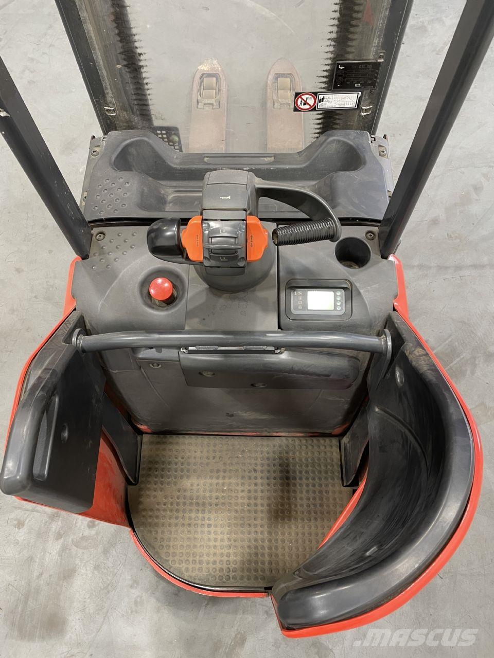 Linde D12SP-133 معدات التكديس الجوالة