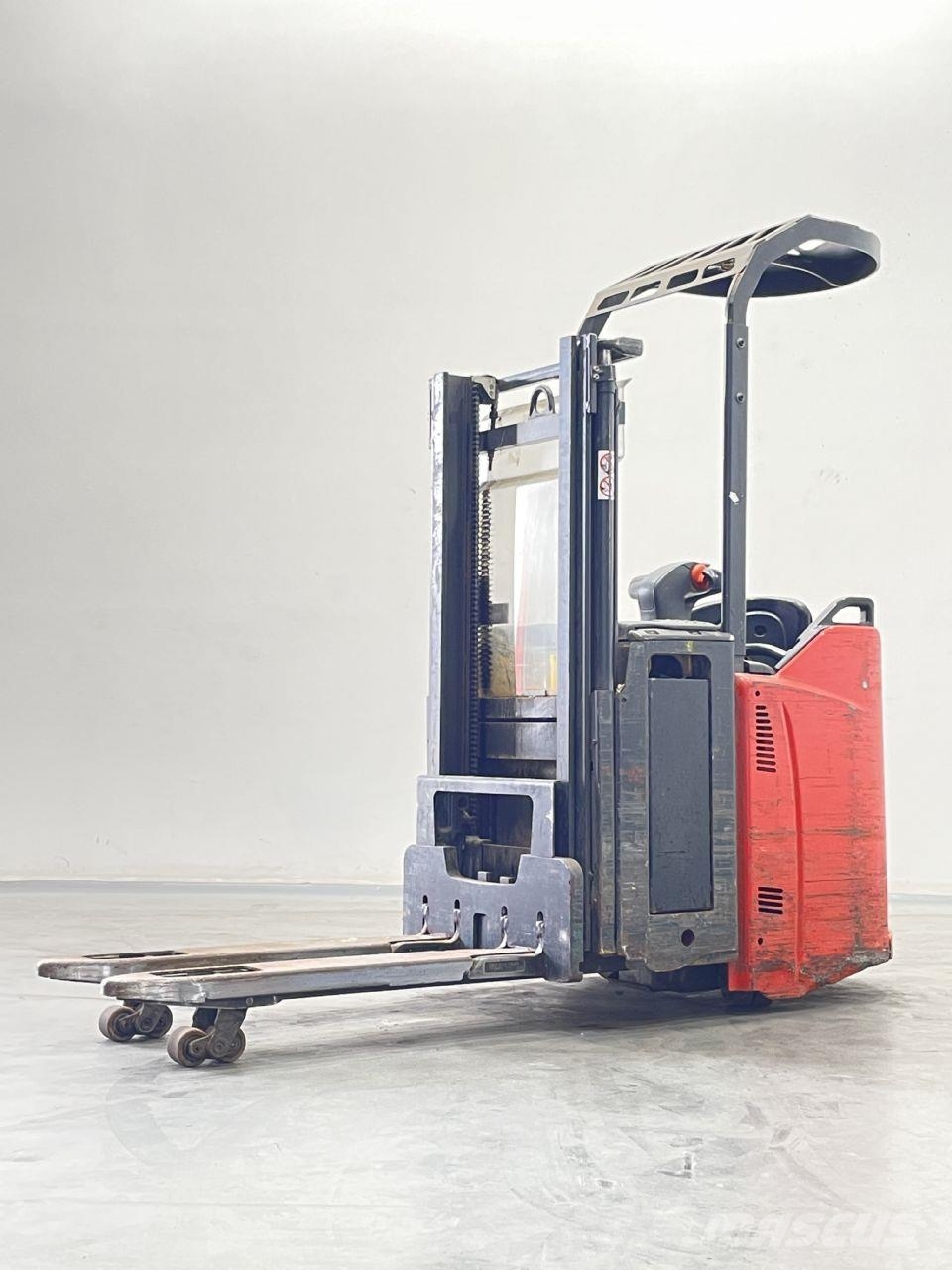 Linde D12SP-133 معدات التكديس الجوالة
