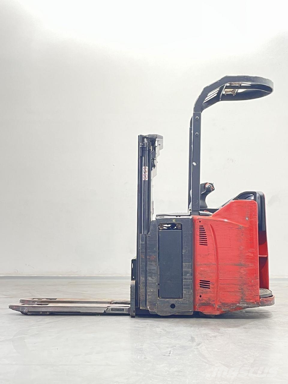 Linde D12SP-133 معدات التكديس الجوالة