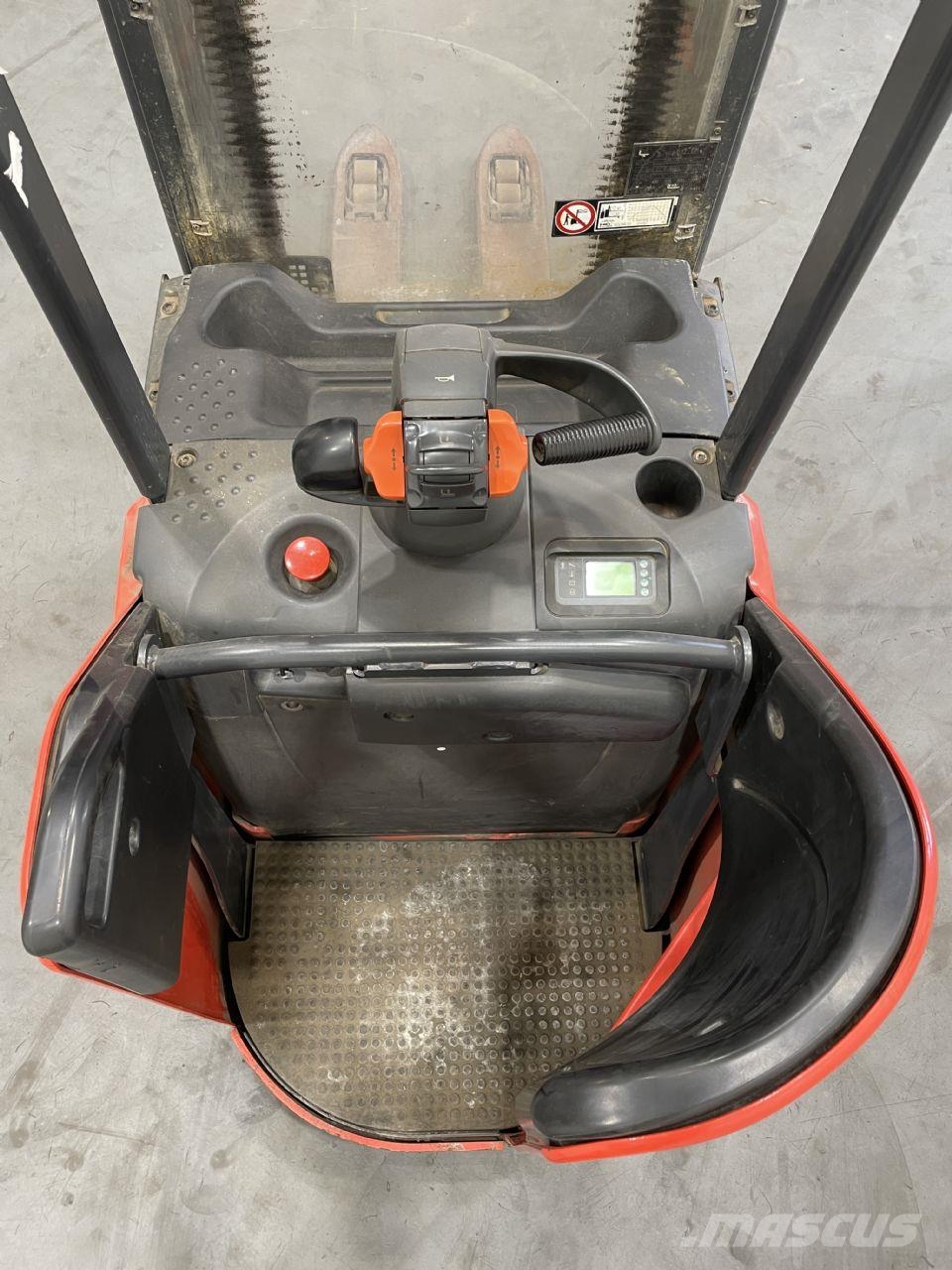 Linde D12SP-133 معدات التكديس الجوالة