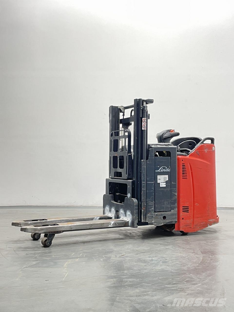 Linde D12SPHP-133 Pedestrian stackers