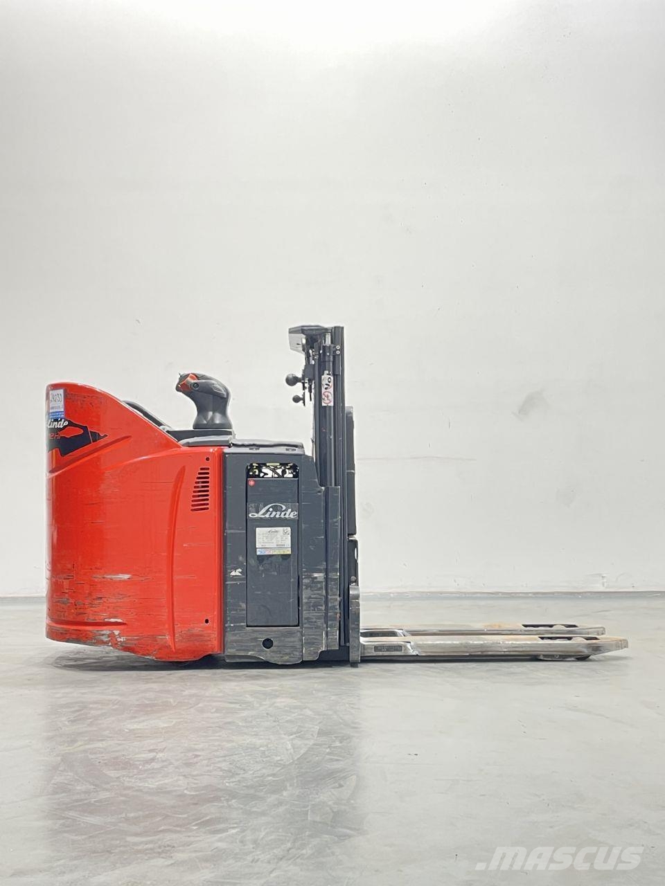 Linde D12SPHP-133 Pedestrian stackers