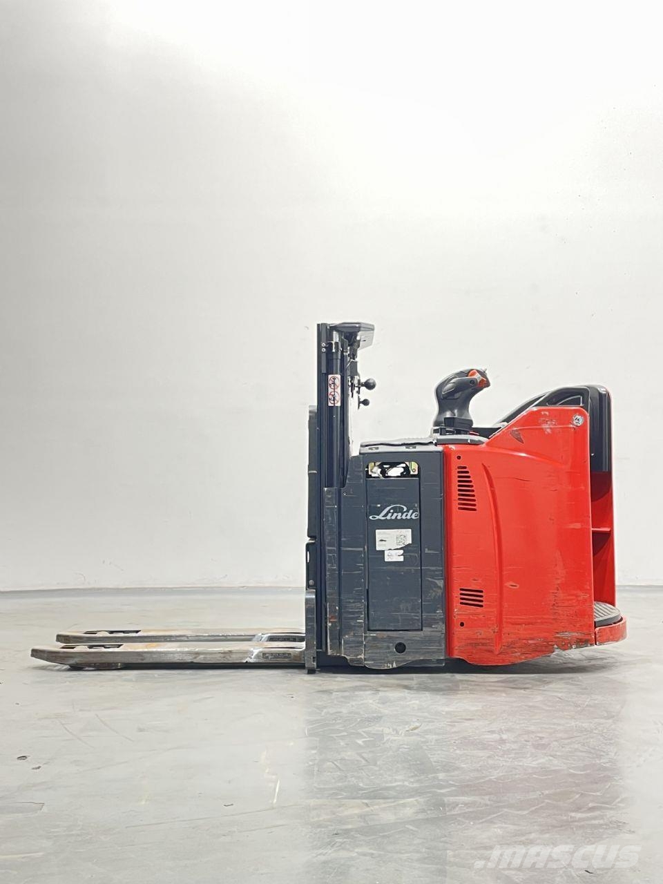 Linde D12SPHP-133 Pedestrian stackers