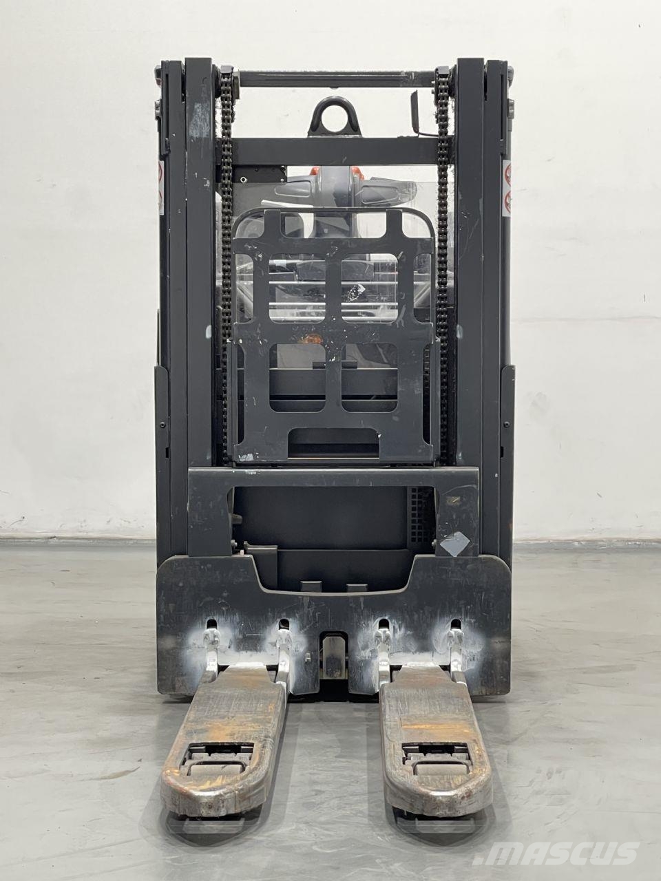 Linde D12SPHP-133 Pedestrian stackers