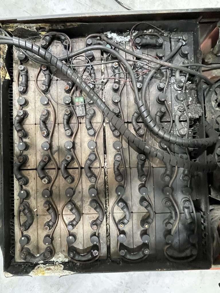Linde E35HL-01-387 شاحنات ذات رافعات شوكية تعمل بالكهرباء