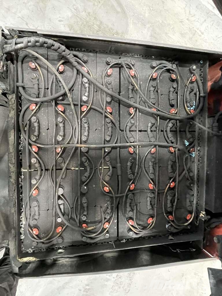 Linde E50HL-01-388 شاحنات ذات رافعات شوكية تعمل بالكهرباء