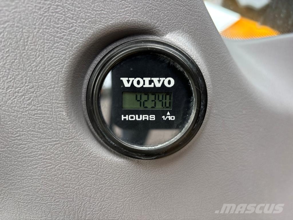 Volvo EC380ELN SUORAPUOMI + KAHDET PROBO HYDRAULIIKAT +  حفارات زحافة