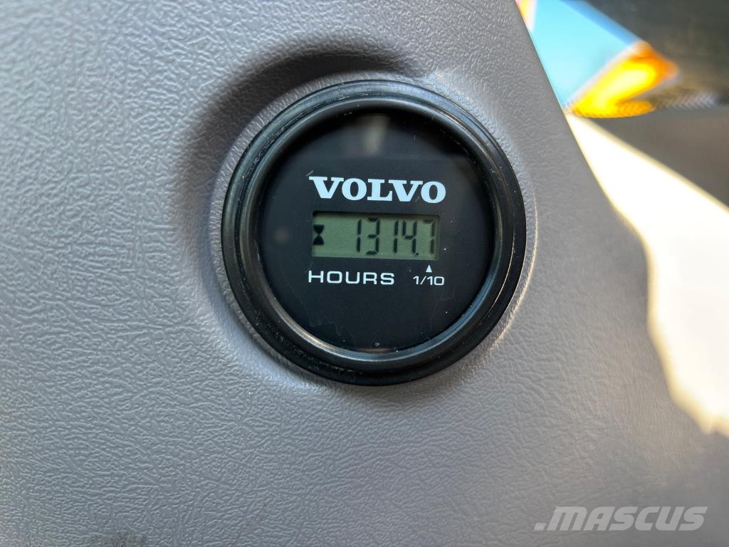 Volvo EC550EL + 750MM TELAT + TÄYSPITKÄT OHJURIT + KAHDE Paletli ekskavatörler