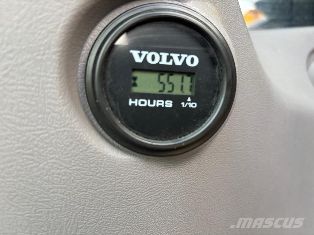 Volvo EC550EL + LEVITETTÄVÄ ALUSTA + RASVARI + LÄMMITIN Raupenbagger