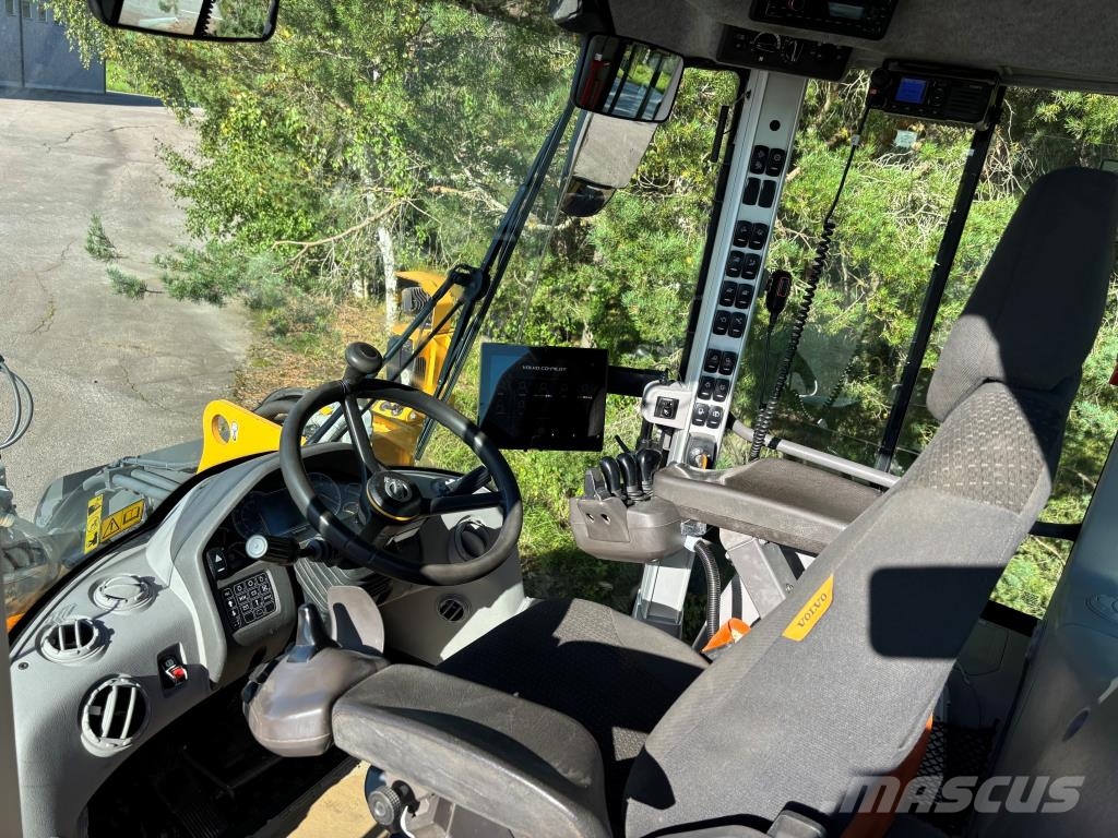 Volvo L110H + PIKALIITIN + KAHDET LISÄHYDRAULIIKAT + BSS Cargadoras sobre ruedas