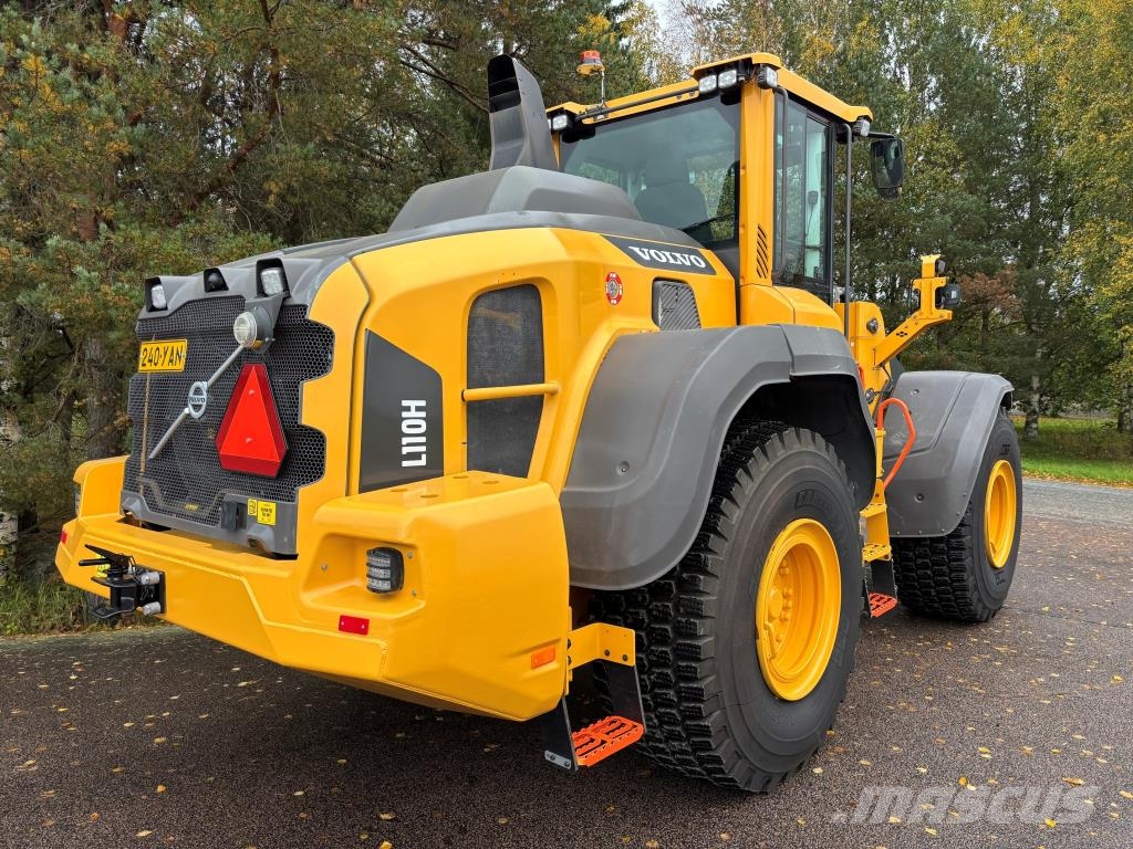 Volvo L110H + PIKALIITIN + KAHDET LISÄHYDRAULIIKAT + BSS Cargadoras sobre ruedas