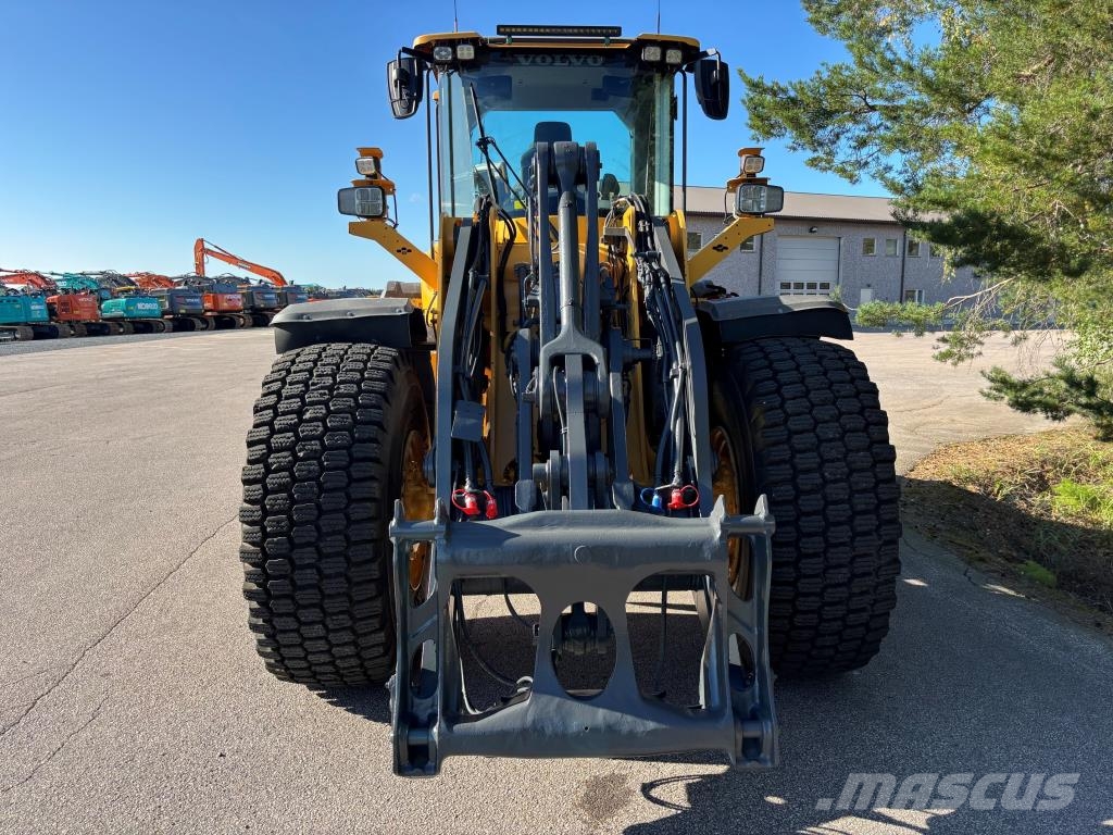 Volvo L110H + PIKALIITIN + KAHDET LISÄHYDRAULIIKAT + BSS Cargadoras sobre ruedas