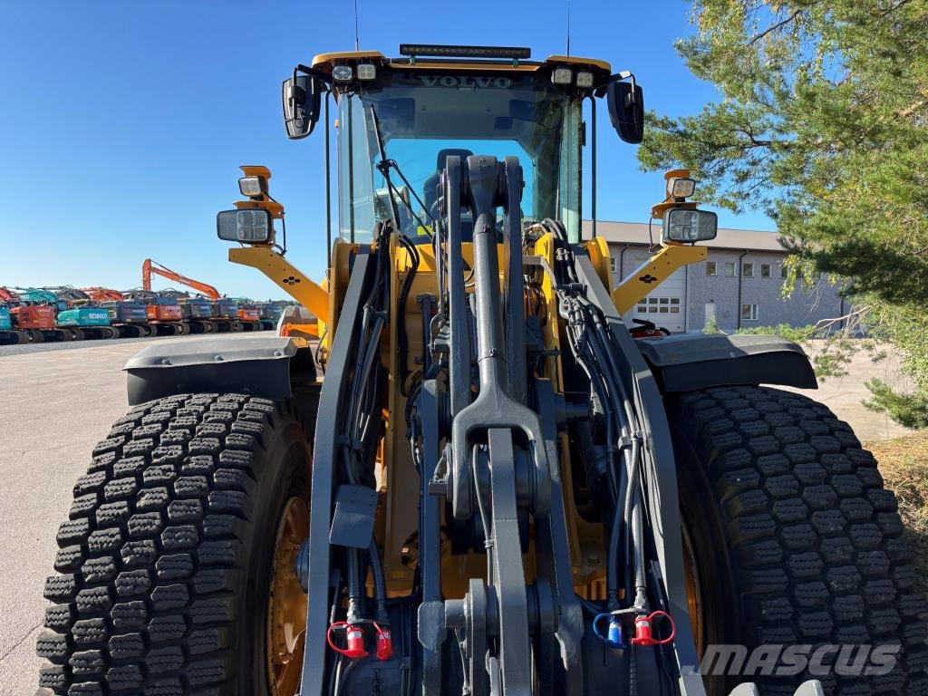 Volvo L110H + PIKALIITIN + KAHDET LISÄHYDRAULIIKAT + BSS Cargadoras sobre ruedas
