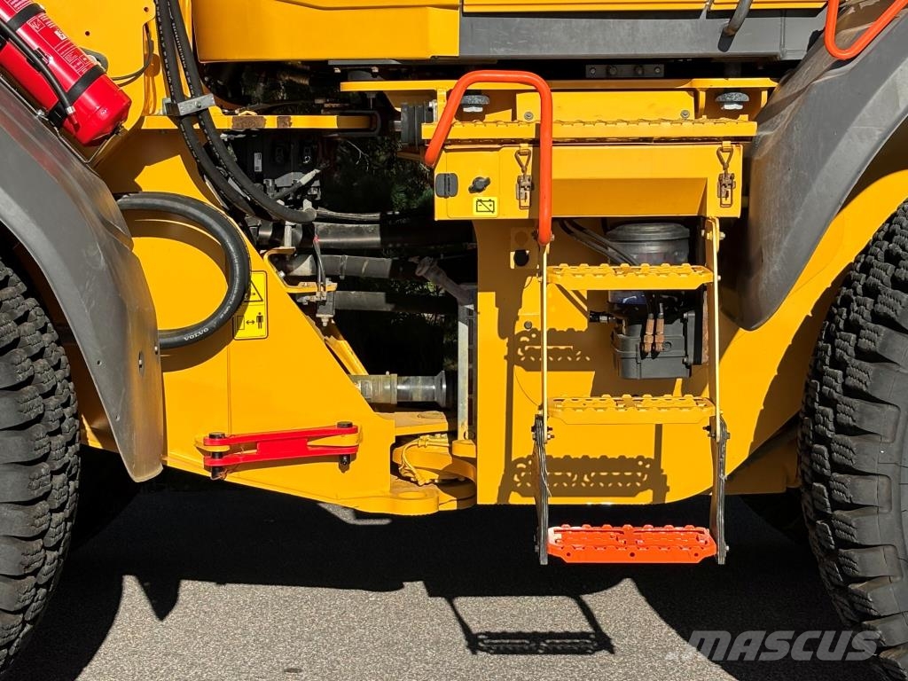 Volvo L110H + PIKALIITIN + KAHDET LISÄHYDRAULIIKAT + BSS Cargadoras sobre ruedas