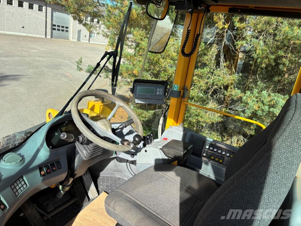 Volvo L120D + PIKALIITIN + LISÄHYDRAULIIKKA + BSS + ILMA Iekrāvēji uz riteņiem