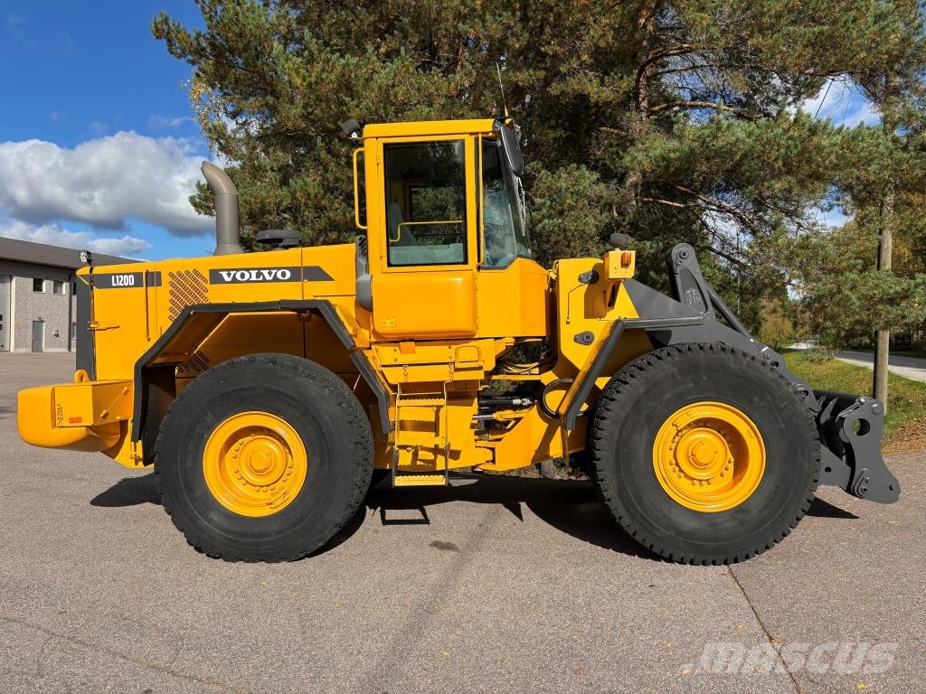 Volvo L120D + PIKALIITIN + LISÄHYDRAULIIKKA + BSS + ILMA Iekrāvēji uz riteņiem