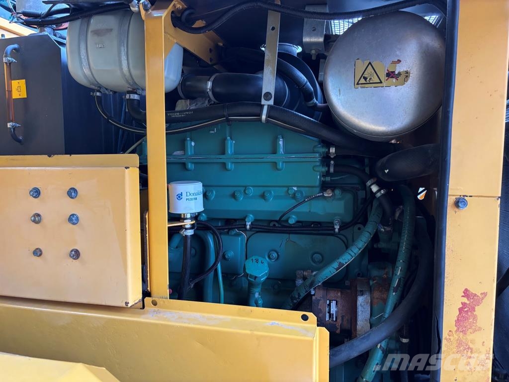 Volvo L70D + PIKALIITIN + LISÄHYDRAULIIKKA + RASVARI Фронтальні навантажувачі