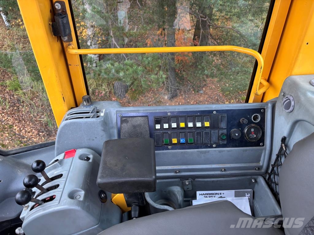 Volvo L70D + PIKALIITIN + LISÄHYDRAULIIKKA + RASVARI Фронтальні навантажувачі