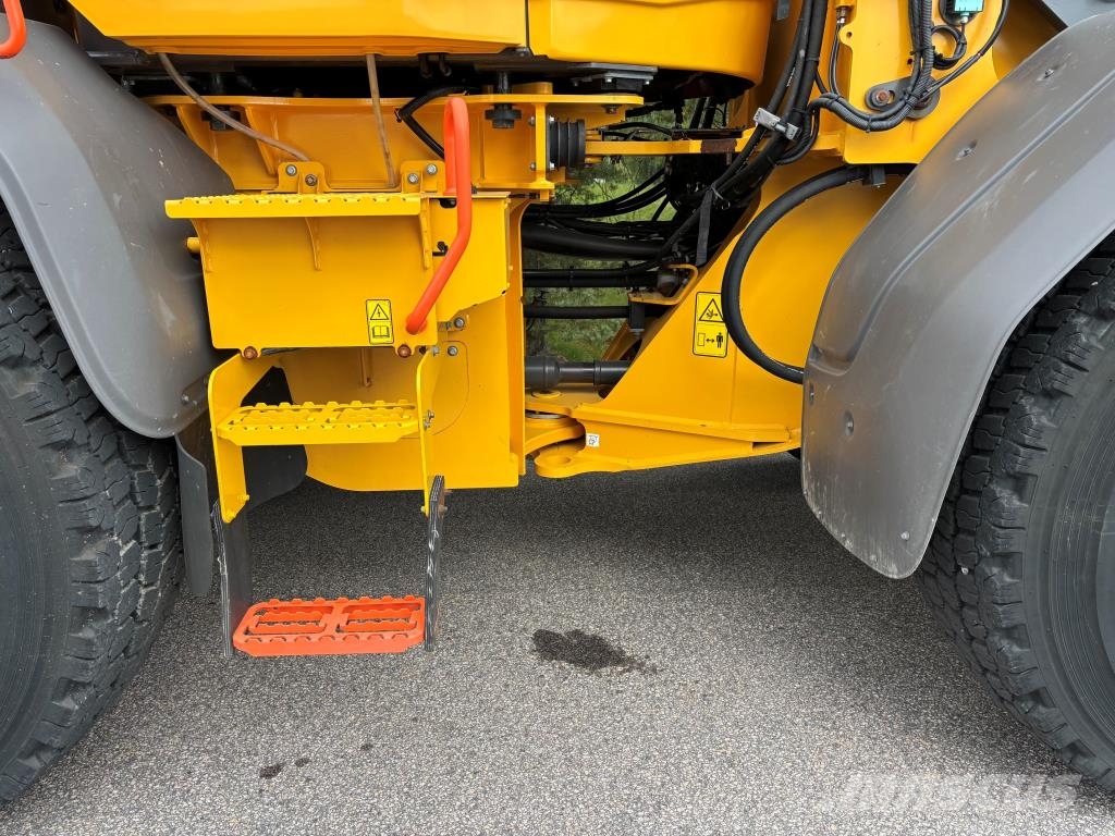 Volvo L70H + PIKALIITIN + KAHDET LISÄHYDRAULIIKAT + BSS Incarcator pe pneuri
