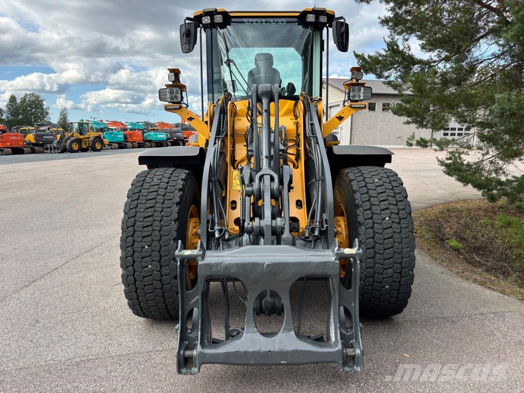 Volvo L70H + PIKALIITIN + KAHDET LISÄHYDRAULIIKAT + BSS Incarcator pe pneuri
