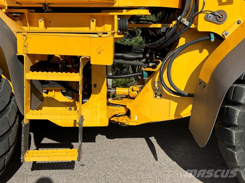Volvo L90E + PIKALIITIN + KAHDET LISÄHYDRAULIIKAT + BSS Gumikerekes homlokrakodók