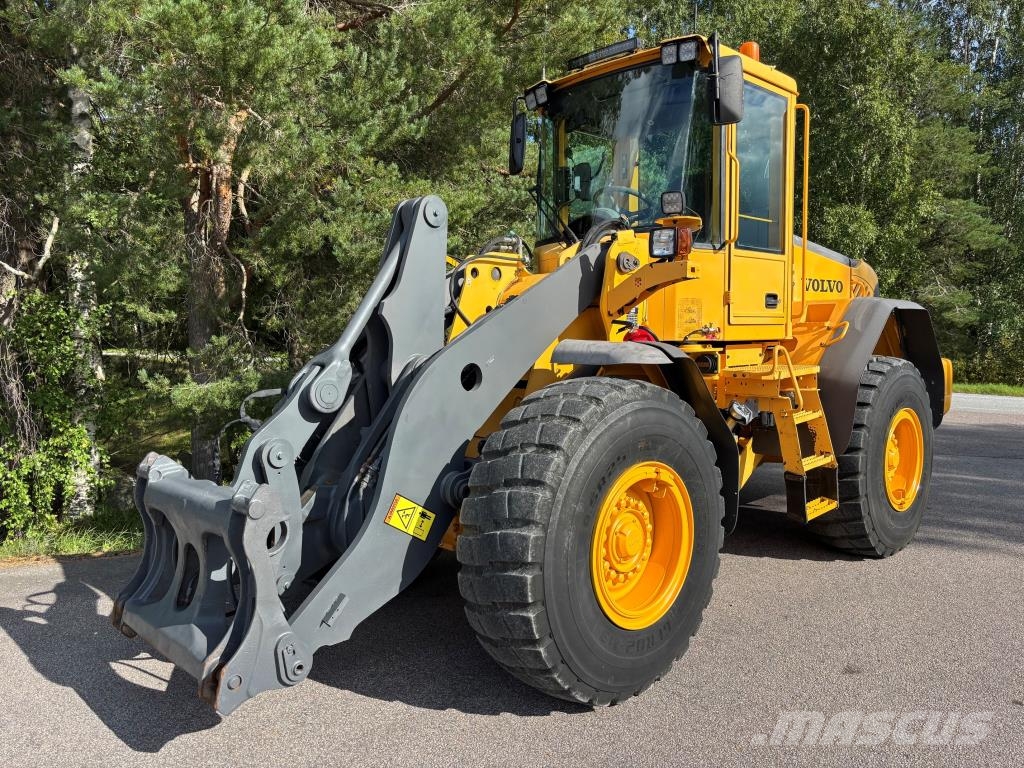 Volvo L90E + PIKALIITIN + KAHDET LISÄHYDRAULIIKAT + BSS Gumikerekes homlokrakodók