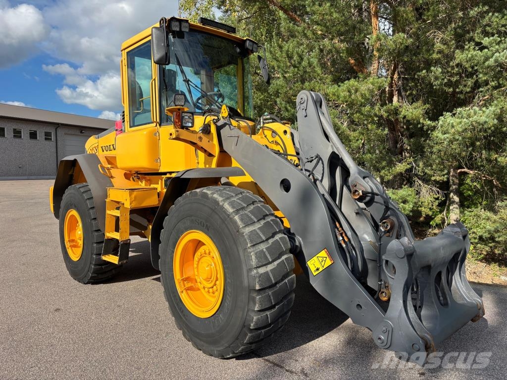 Volvo L90E + PIKALIITIN + KAHDET LISÄHYDRAULIIKAT + BSS Gumikerekes homlokrakodók