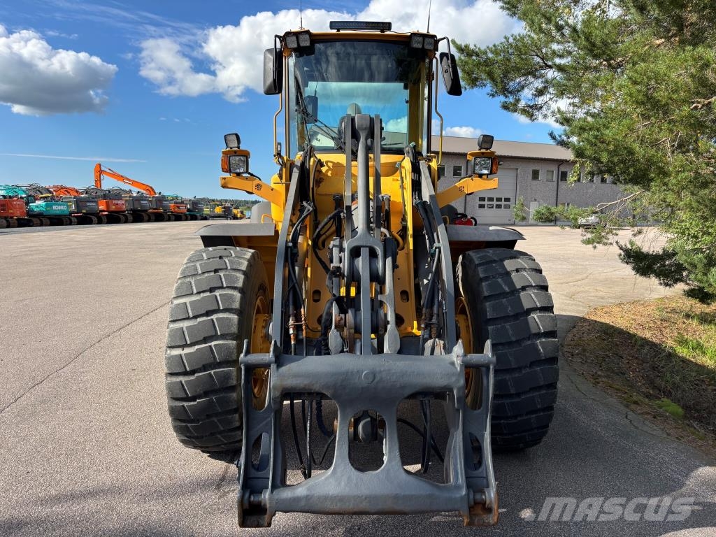 Volvo L90E + PIKALIITIN + KAHDET LISÄHYDRAULIIKAT + BSS Gumikerekes homlokrakodók