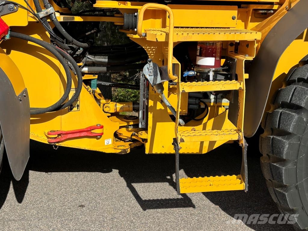 Volvo L90E + PIKALIITIN + KAHDET LISÄHYDRAULIIKAT + BSS Gumikerekes homlokrakodók