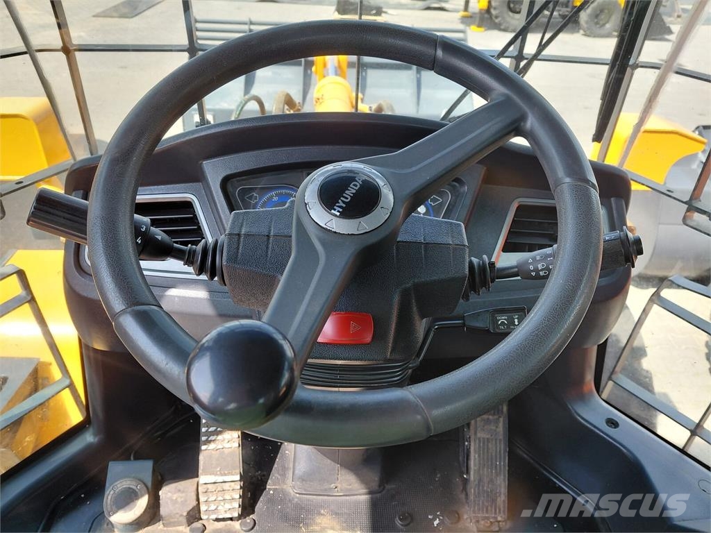 Hyundai HL955XT Kolesové nakladače