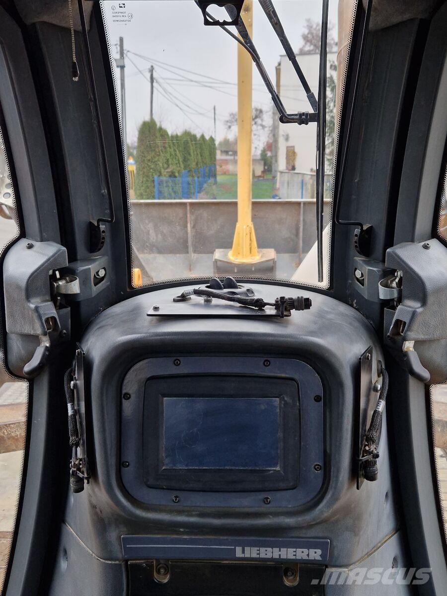 Liebherr PR 736 LGP + Trimble Earthworks 3Dual GNSS Buldožeri guseničari