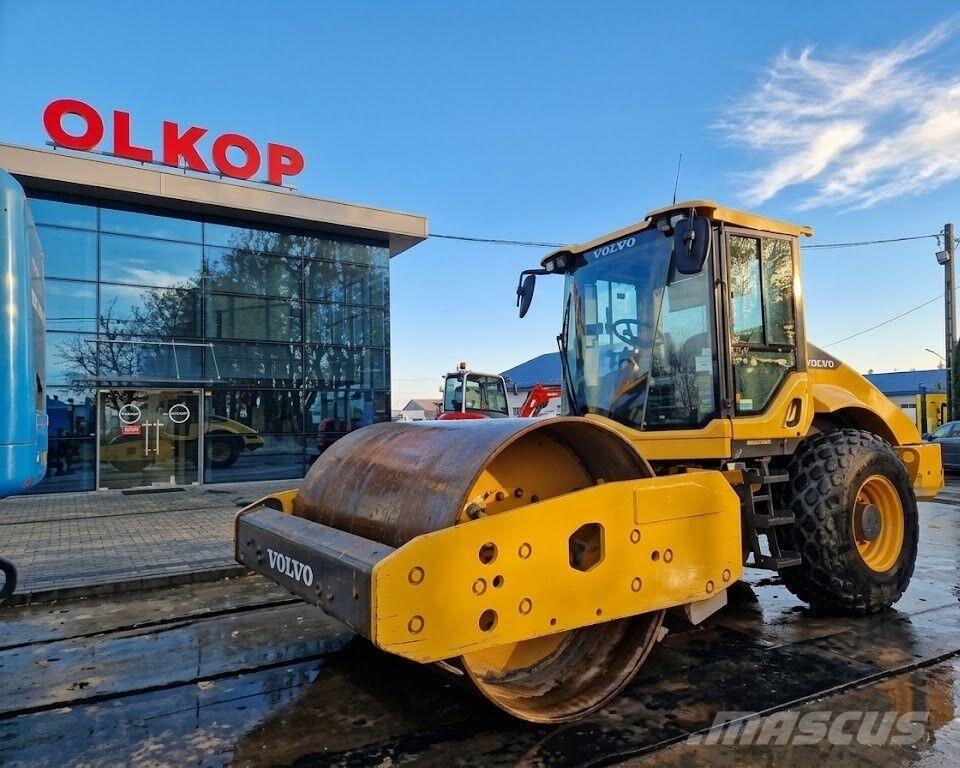 Volvo SD135B مداحل أحادية الأسطوانة