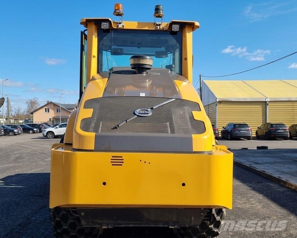 Volvo SD135B مداحل أحادية الأسطوانة