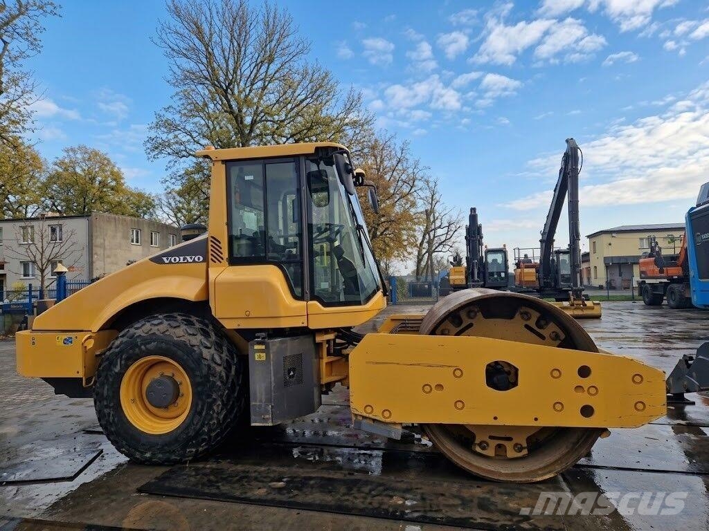 Volvo SD135B مداحل أحادية الأسطوانة