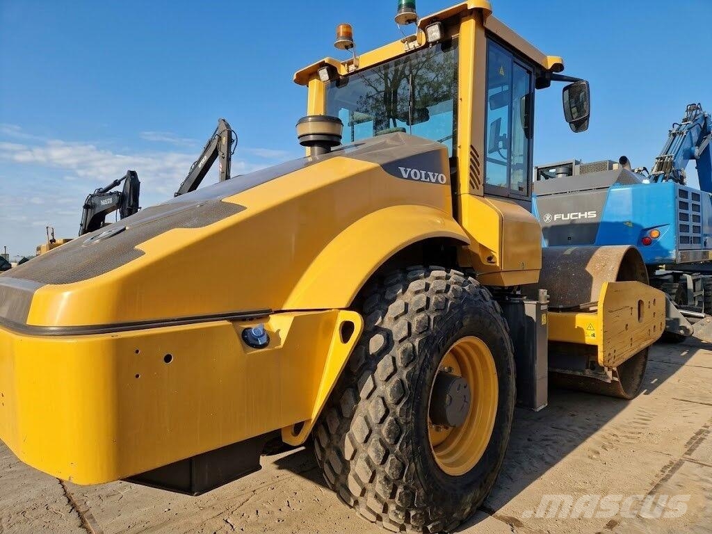 Volvo SD135B مداحل أحادية الأسطوانة