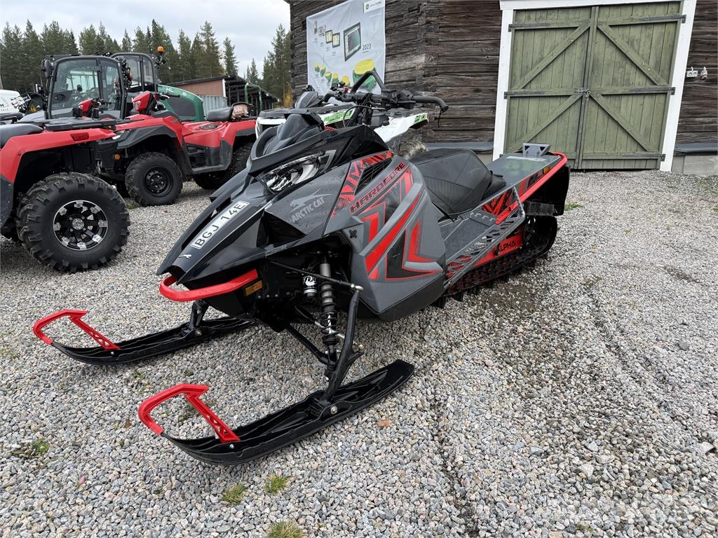 Arctic Cat M8000 Alpha Motoneige
