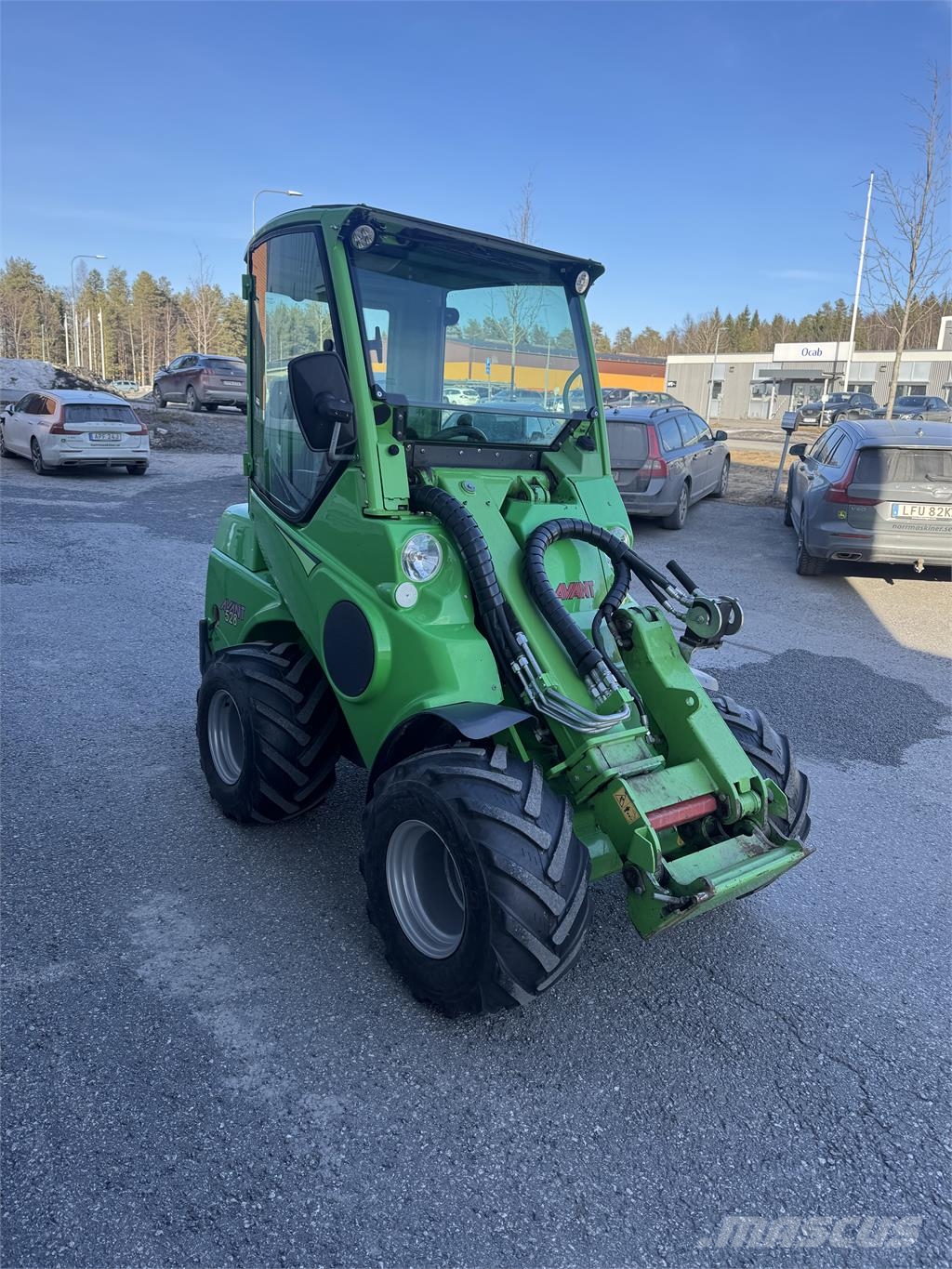 Avant 528 med hytt Skid steer mini nakladalci