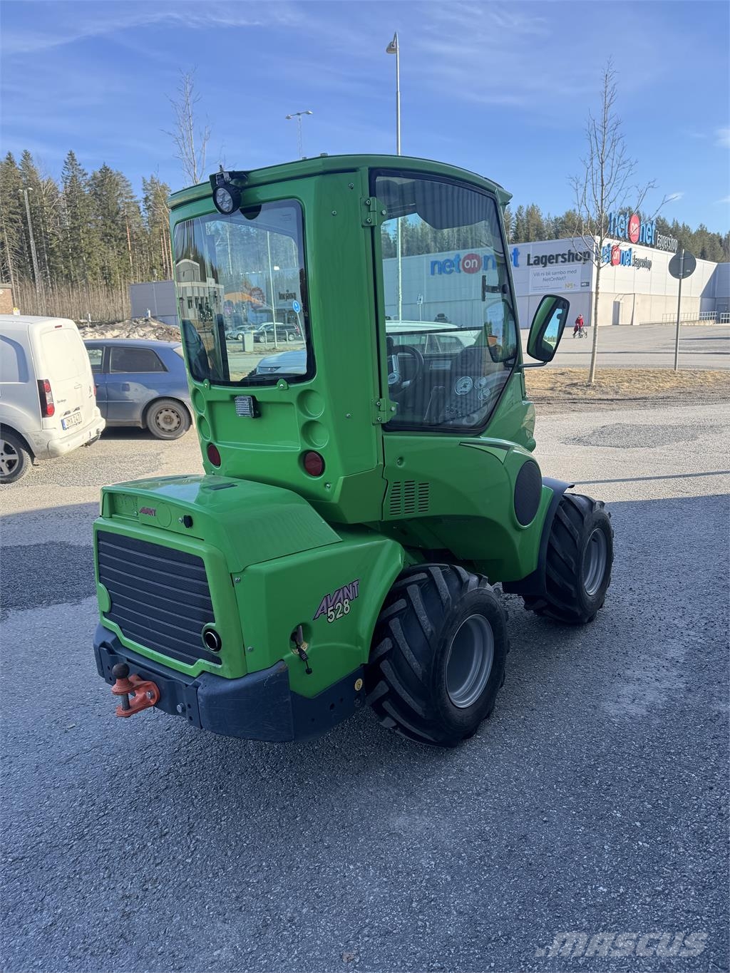 Avant 528 med hytt Skid steer mini nakladalci