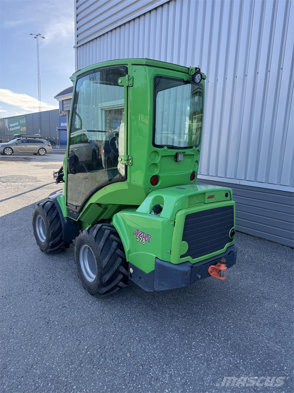 Avant 528 med hytt Skid steer mini nakladalci