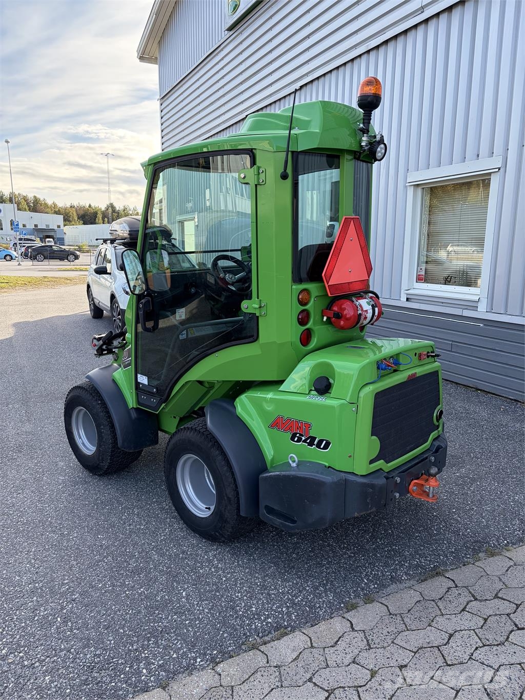 Avant 640 Dlx-Hytt (38Hk) Skid steer mini nakladalci