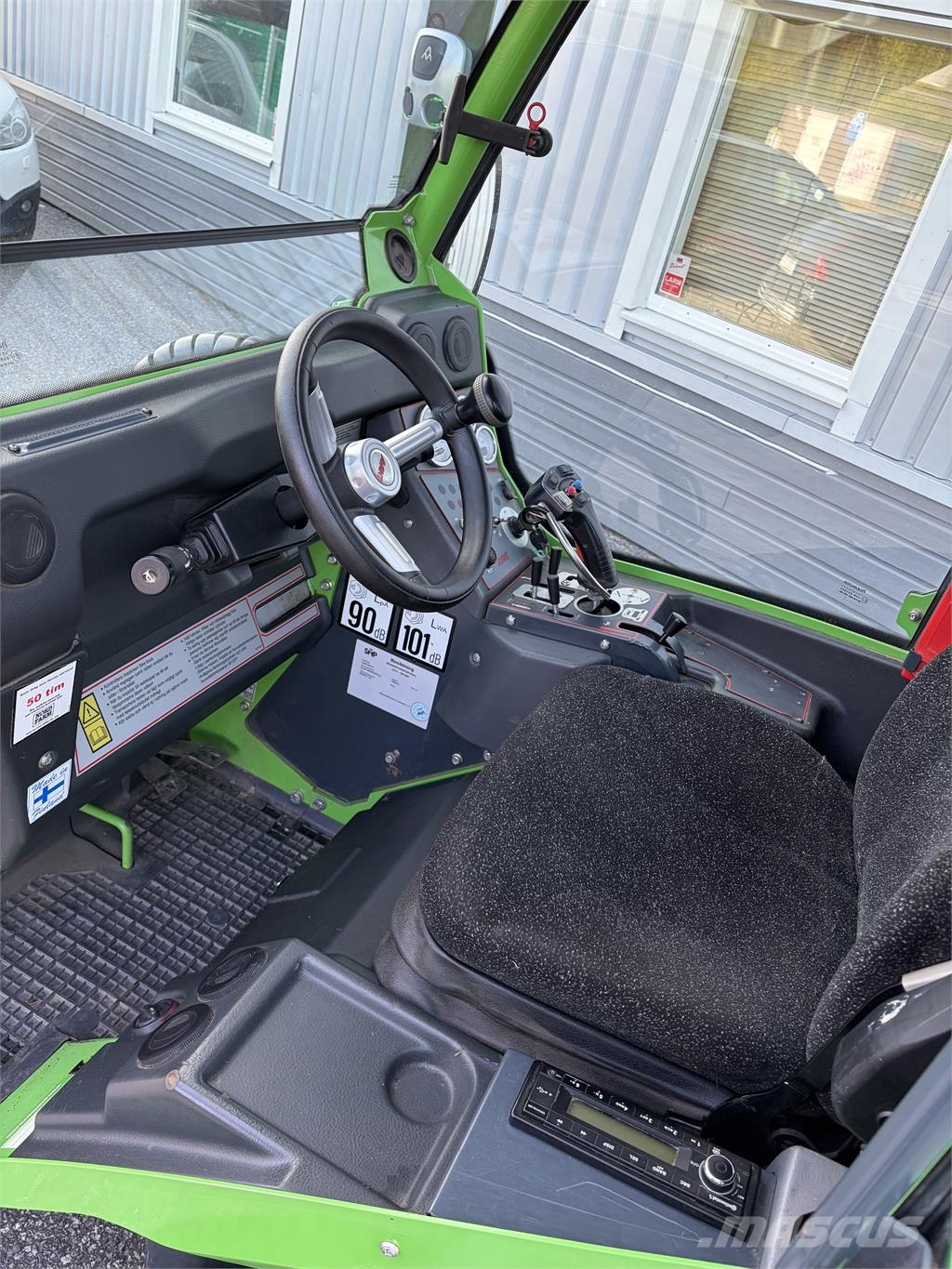 Avant 640 Dlx-Hytt (38Hk) Skid steer mini nakladalci