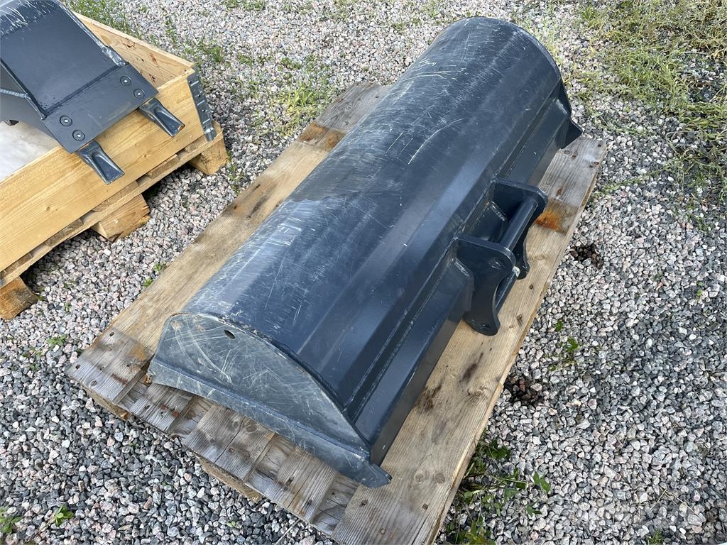 Avant Grävaggregat 260 med skopor 滑移装载机