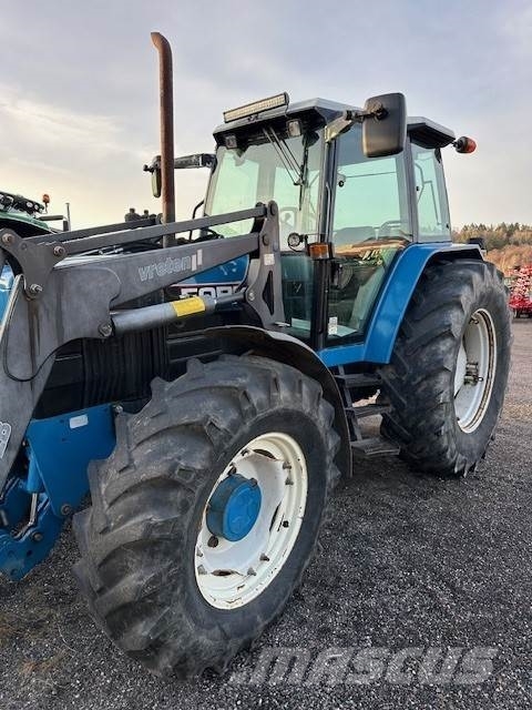 New Holland 8240