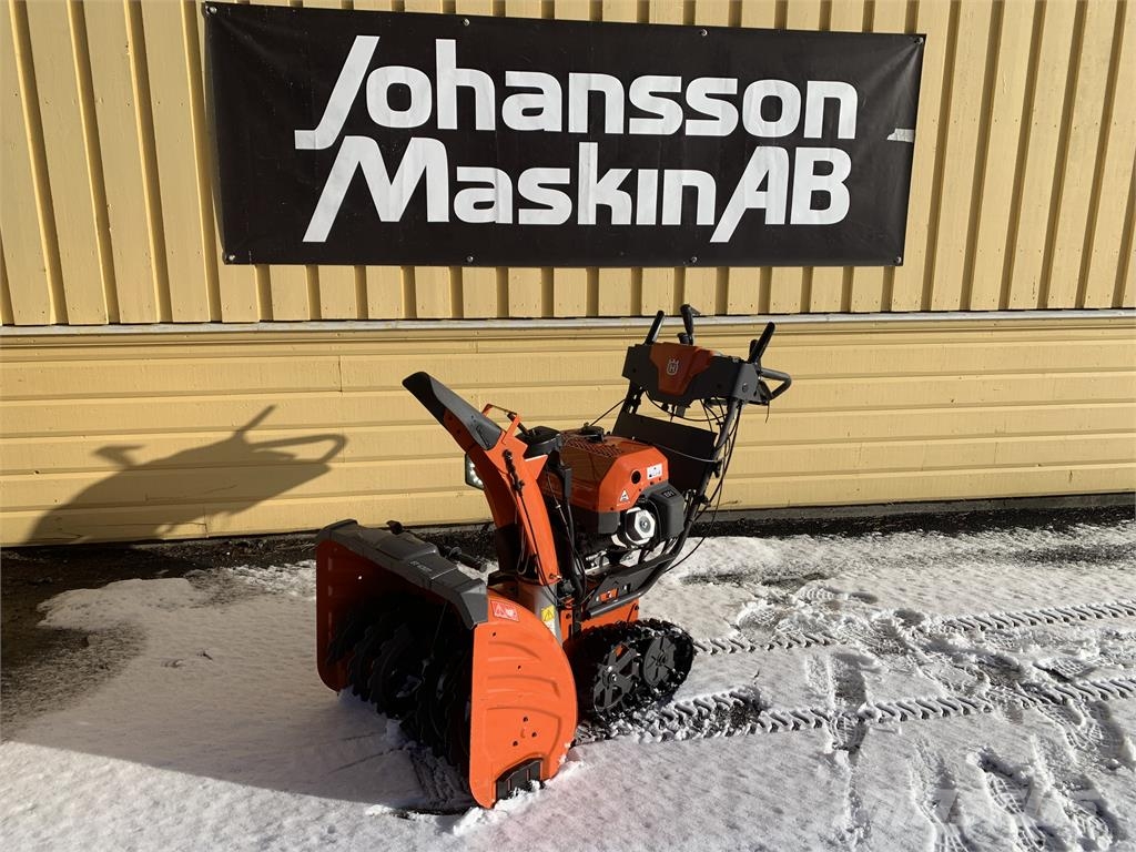 Husqvarna SNÖSLUNGA 430T Mauriņa traktors
