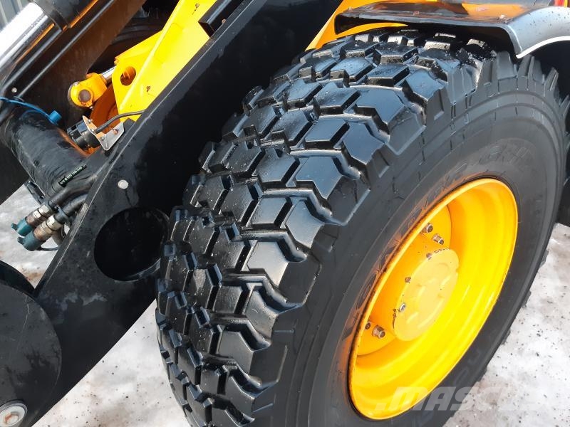 JCB 411 HT STORA BM 轮式装载机