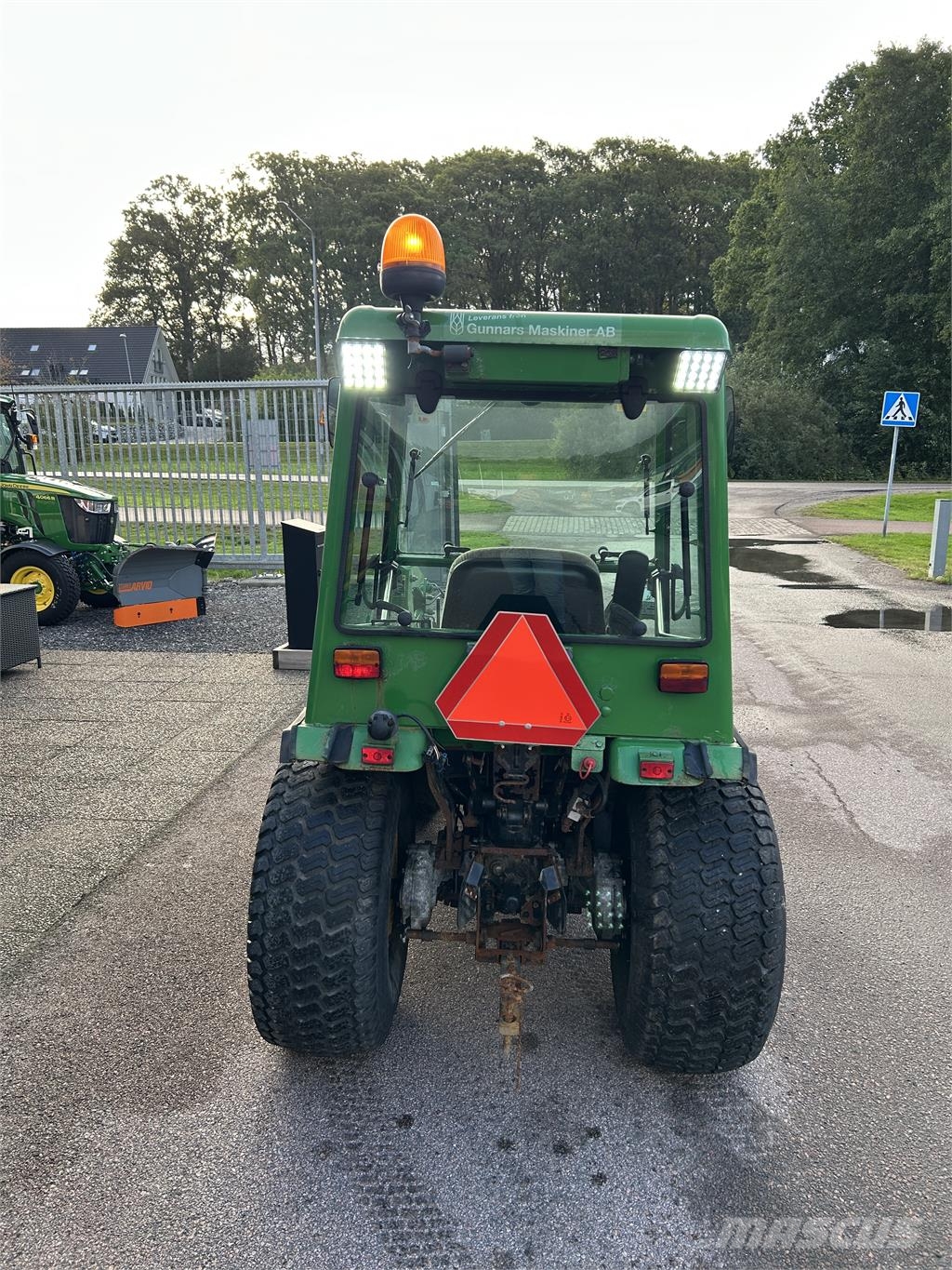 John Deere 2027R KOMPAKTTRAKTOR Manji traktori