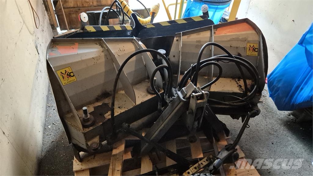 John Deere 3520 KOMPAKTTRAKTOR (KUND) Manji traktori