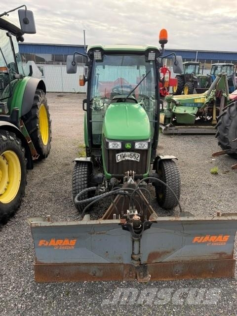 John Deere 3720 KOMPAKTTRAKTOR HST Kompaktní traktory