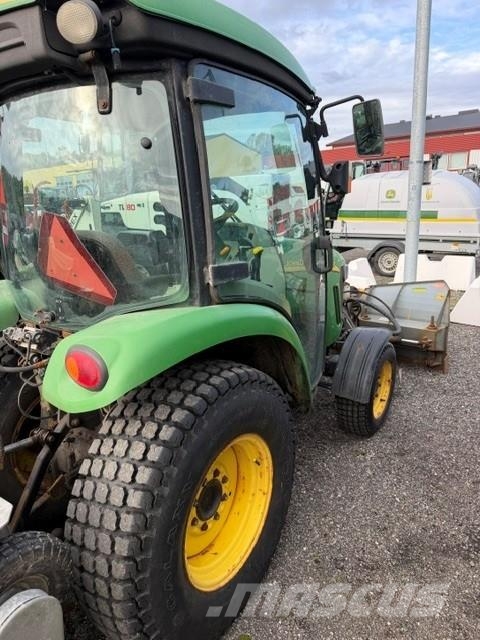 John Deere 3720 KOMPAKTTRAKTOR HST Kompaktní traktory
